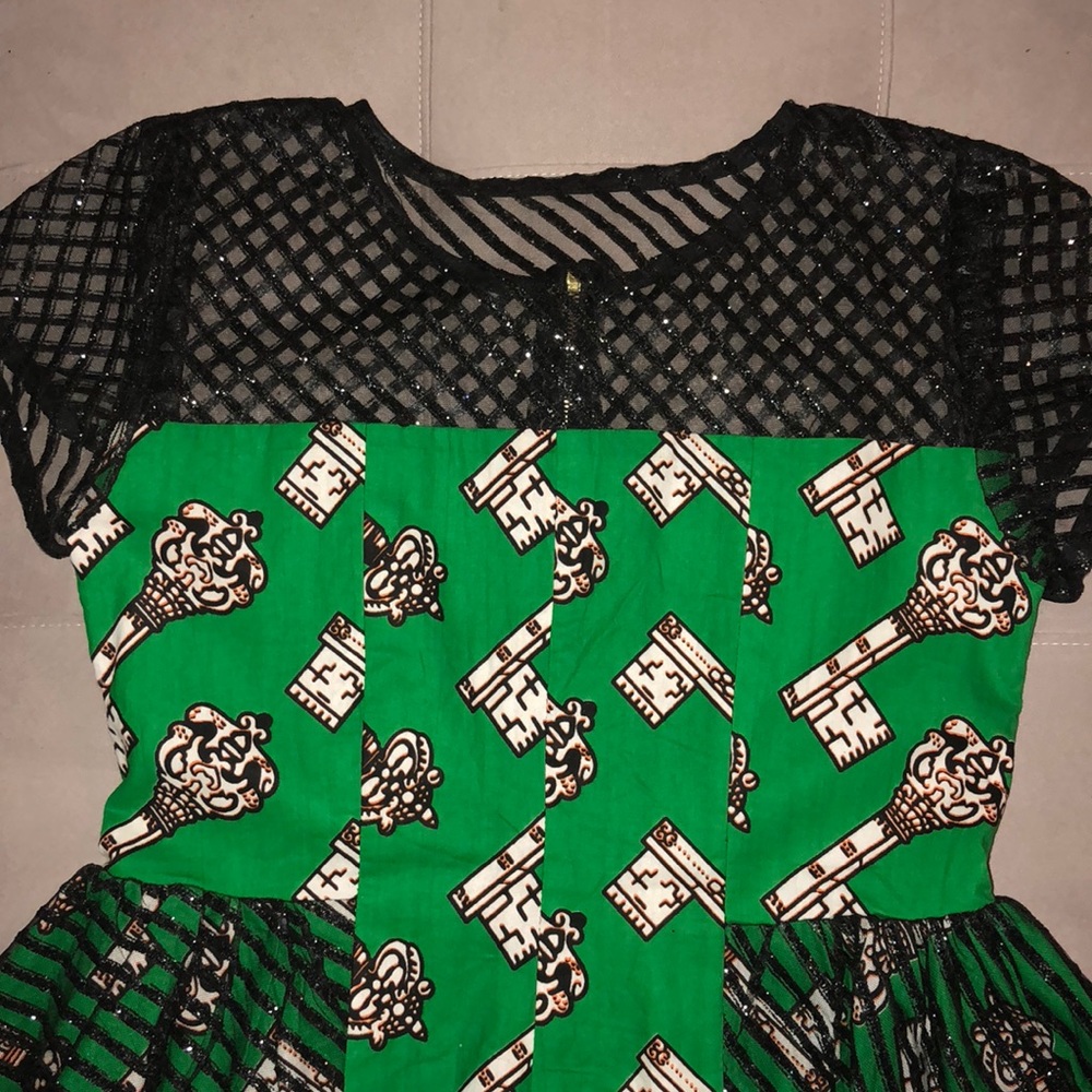 Beautiful statement piece! - Picture 2 of 4